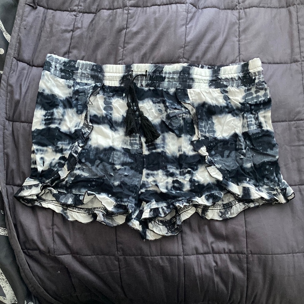 No Boundaries Dress Shorts size L